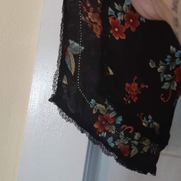 blouse - Picture 3 of 4